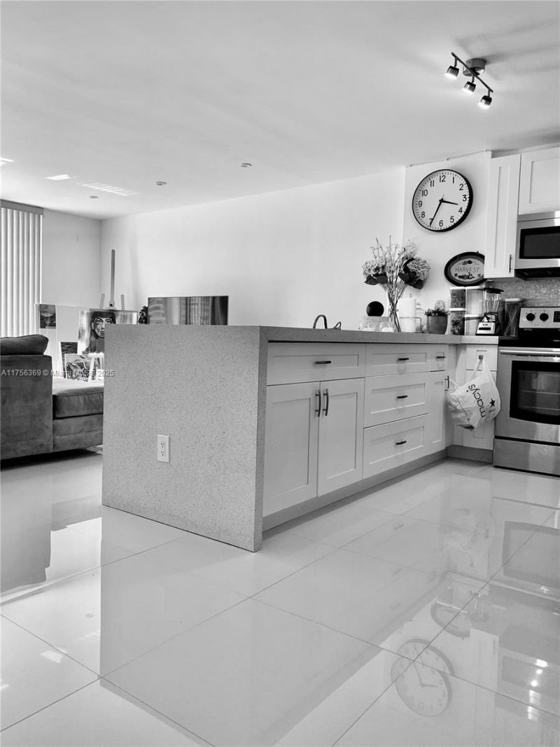 2801 NE 183rd St, Unit 215W, Aventura, FL 33160 Photo