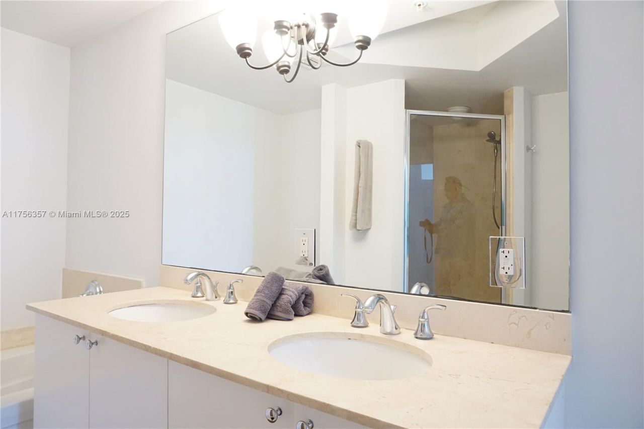 17555 Atlantic Blvd, Unit 606, Sunny Isles Beach, FL 33160 Photo