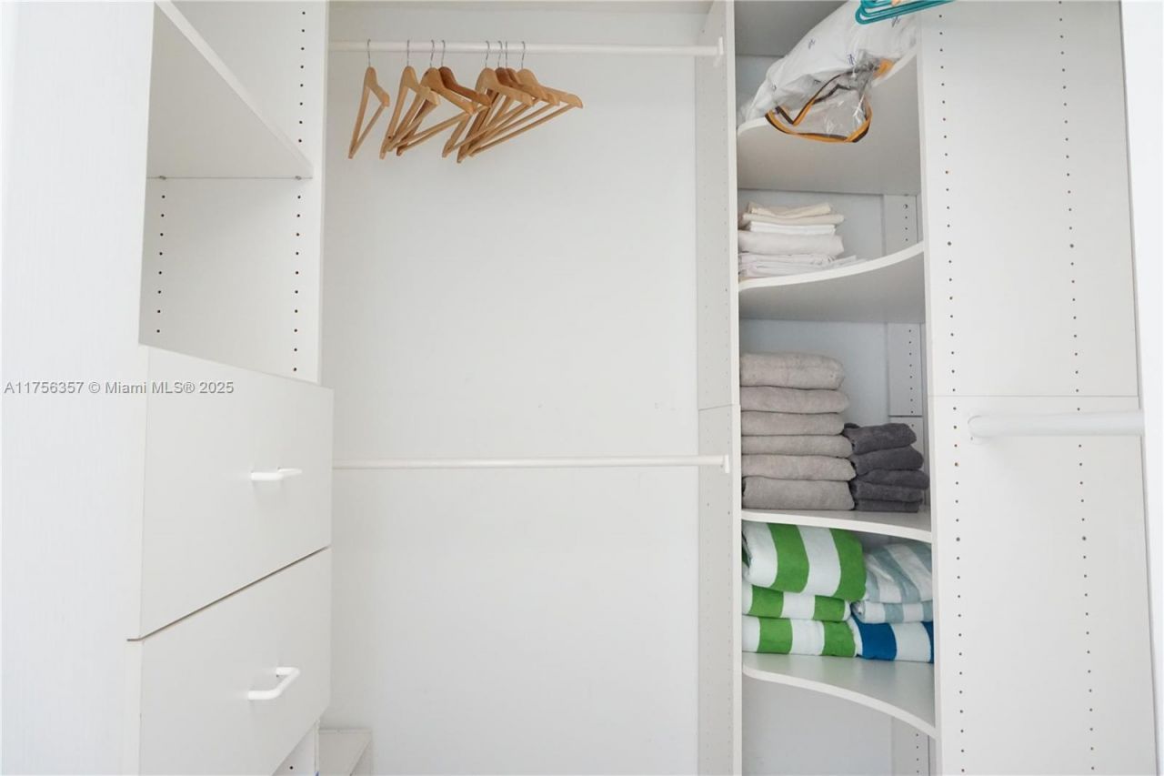 17555 Atlantic Blvd, Unit 606, Sunny Isles Beach, FL 33160 Photo