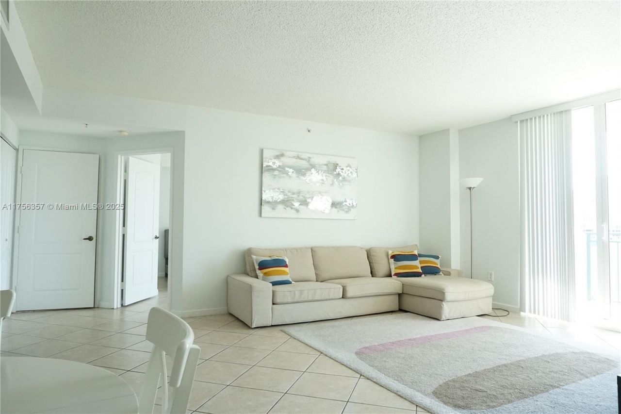 17555 Atlantic Blvd, Unit 606, Sunny Isles Beach, FL 33160 Photo