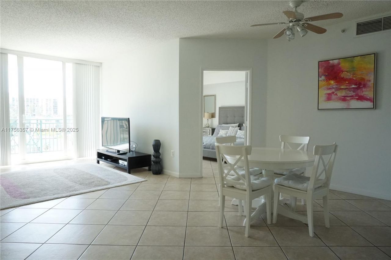 17555 Atlantic Blvd, Unit 606, Sunny Isles Beach, FL 33160 Photo