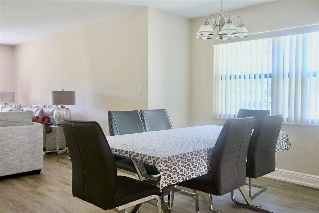 225 SE 10th St, Unit 3D, Deerfield Beach, FL 33441 Photo