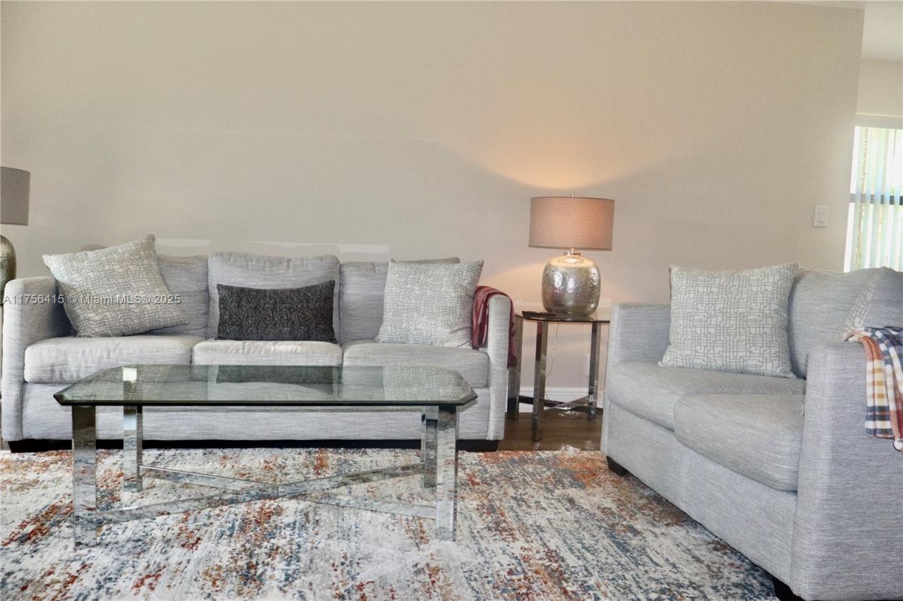 225 SE 10th St, Unit 3D, Deerfield Beach, FL 33441 Photo