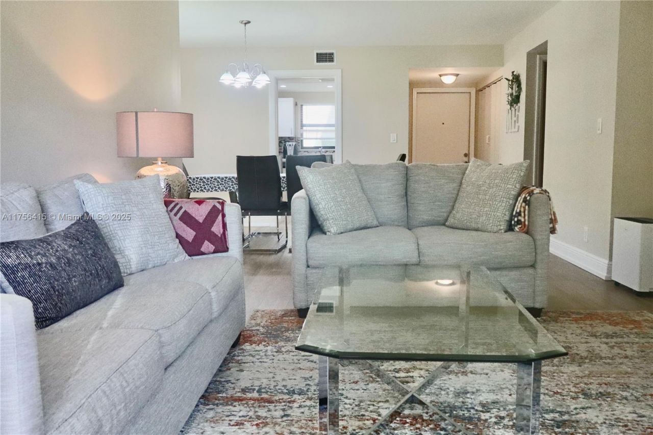 225 SE 10th St, Unit 3D, Deerfield Beach, FL 33441 Photo