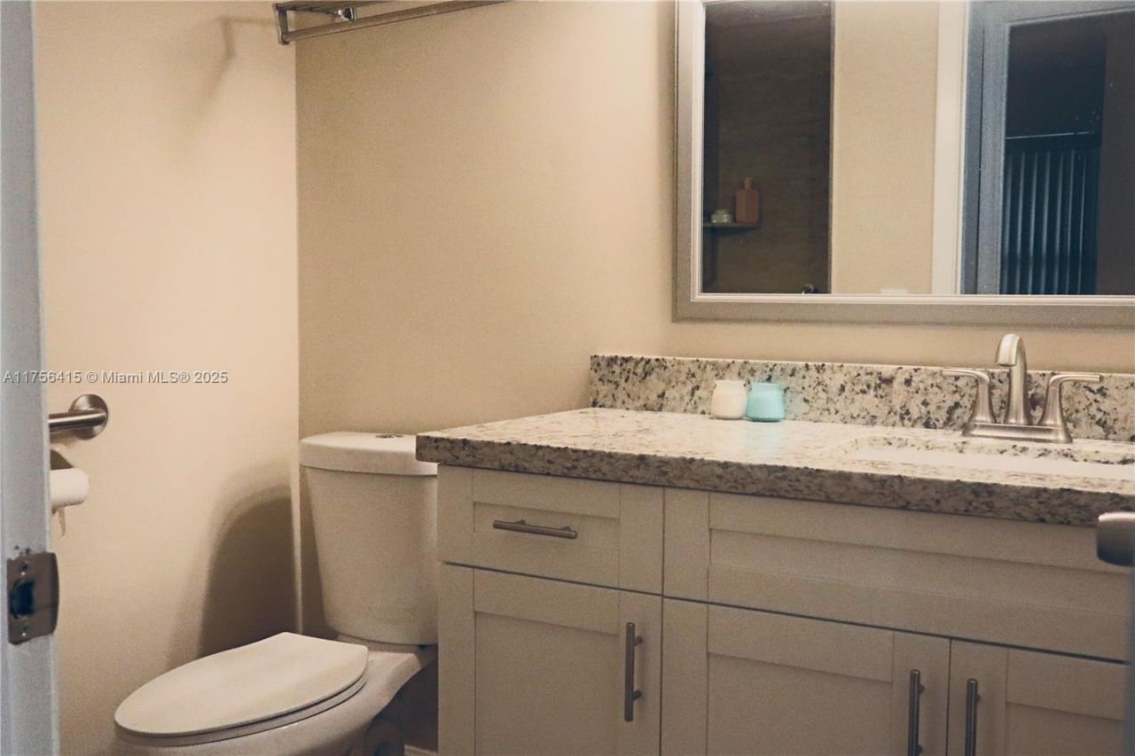 225 SE 10th St, Unit 3D, Deerfield Beach, FL 33441 Photo