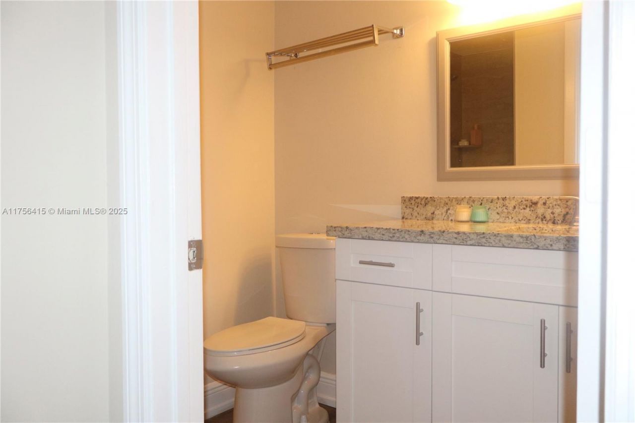 225 SE 10th St, Unit 3D, Deerfield Beach, FL 33441 Photo