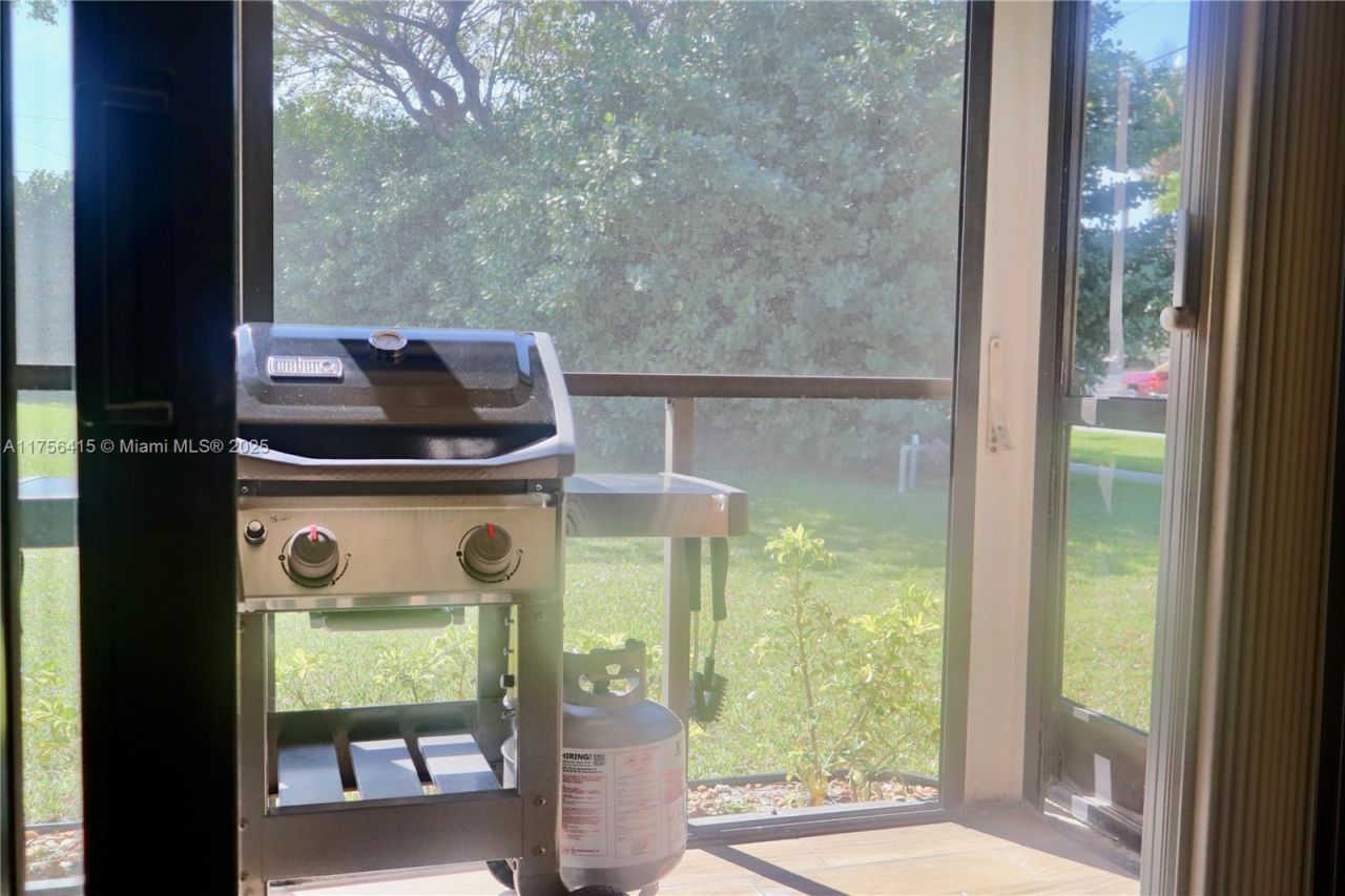 225 SE 10th St, Unit 3D, Deerfield Beach, FL 33441 Photo