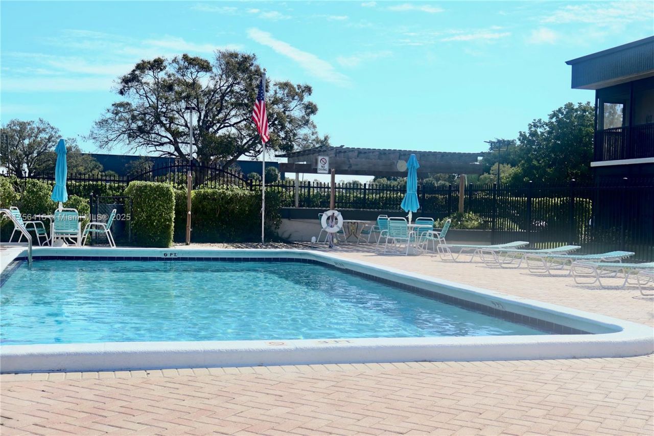 225 SE 10th St, Unit 3D, Deerfield Beach, FL 33441 Photo