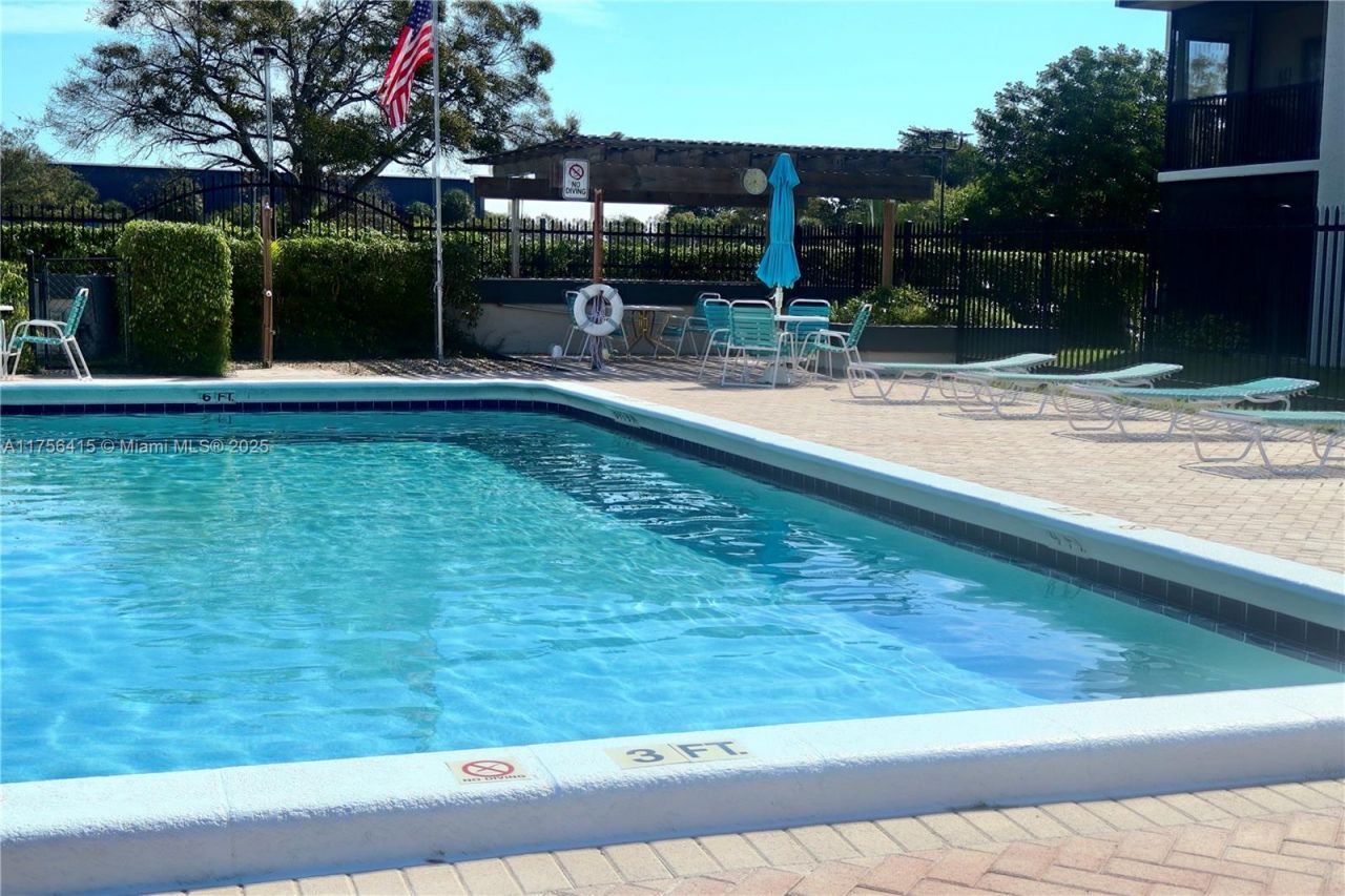 225 SE 10th St, Unit 3D, Deerfield Beach, FL 33441 Photo