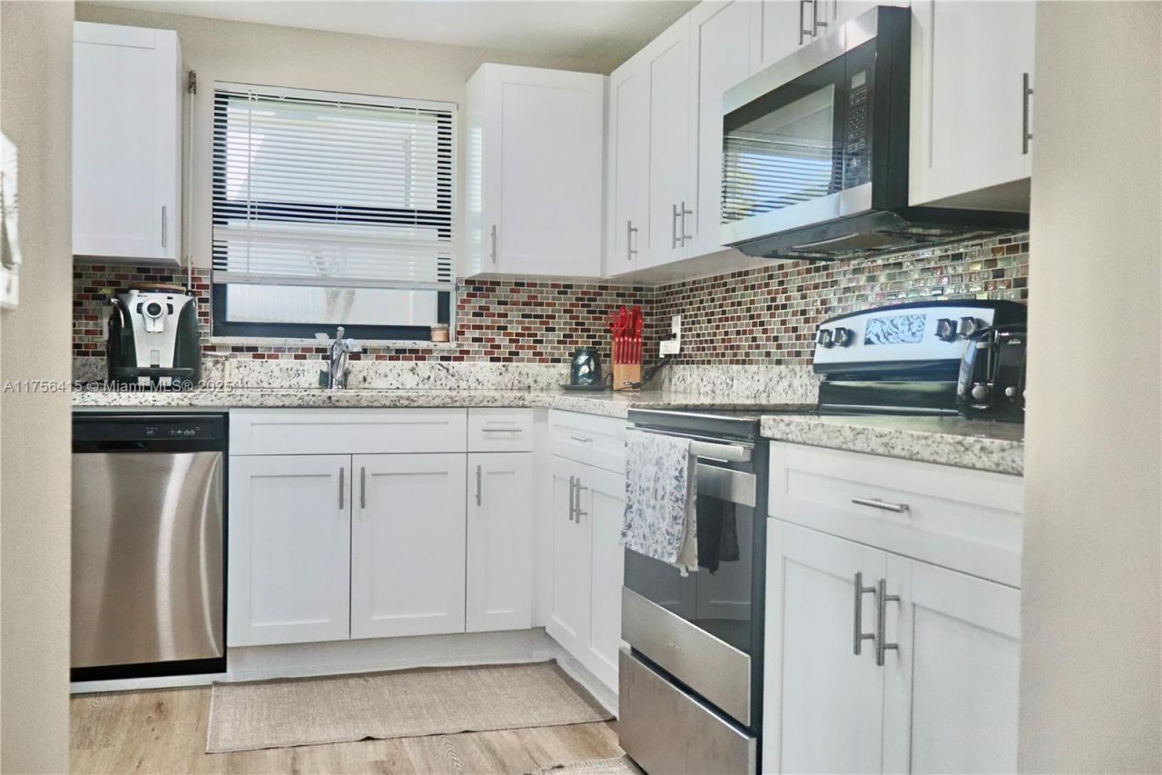 225 SE 10th St, Unit 3D, Deerfield Beach, FL 33441 Photo