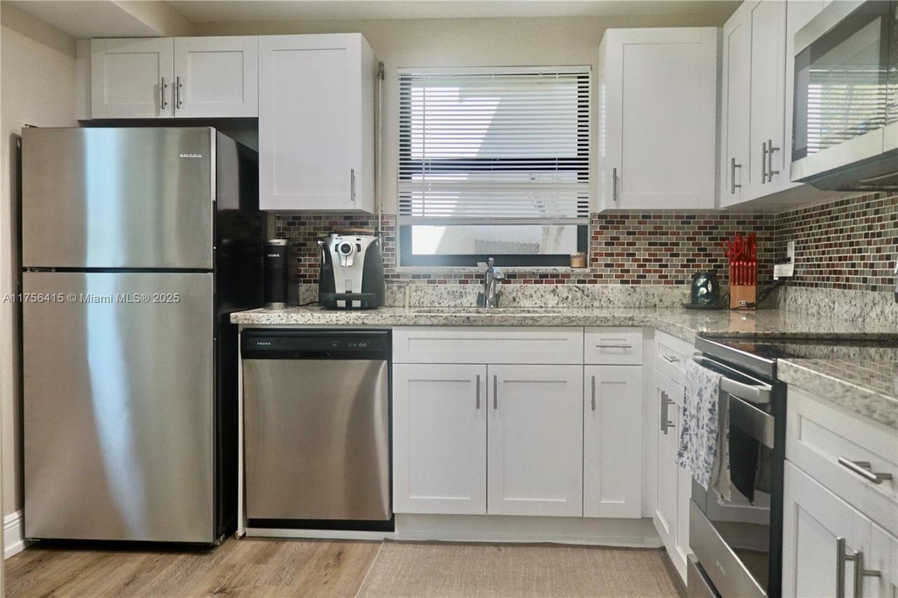 225 SE 10th St, Unit 3D, Deerfield Beach, FL 33441 Photo