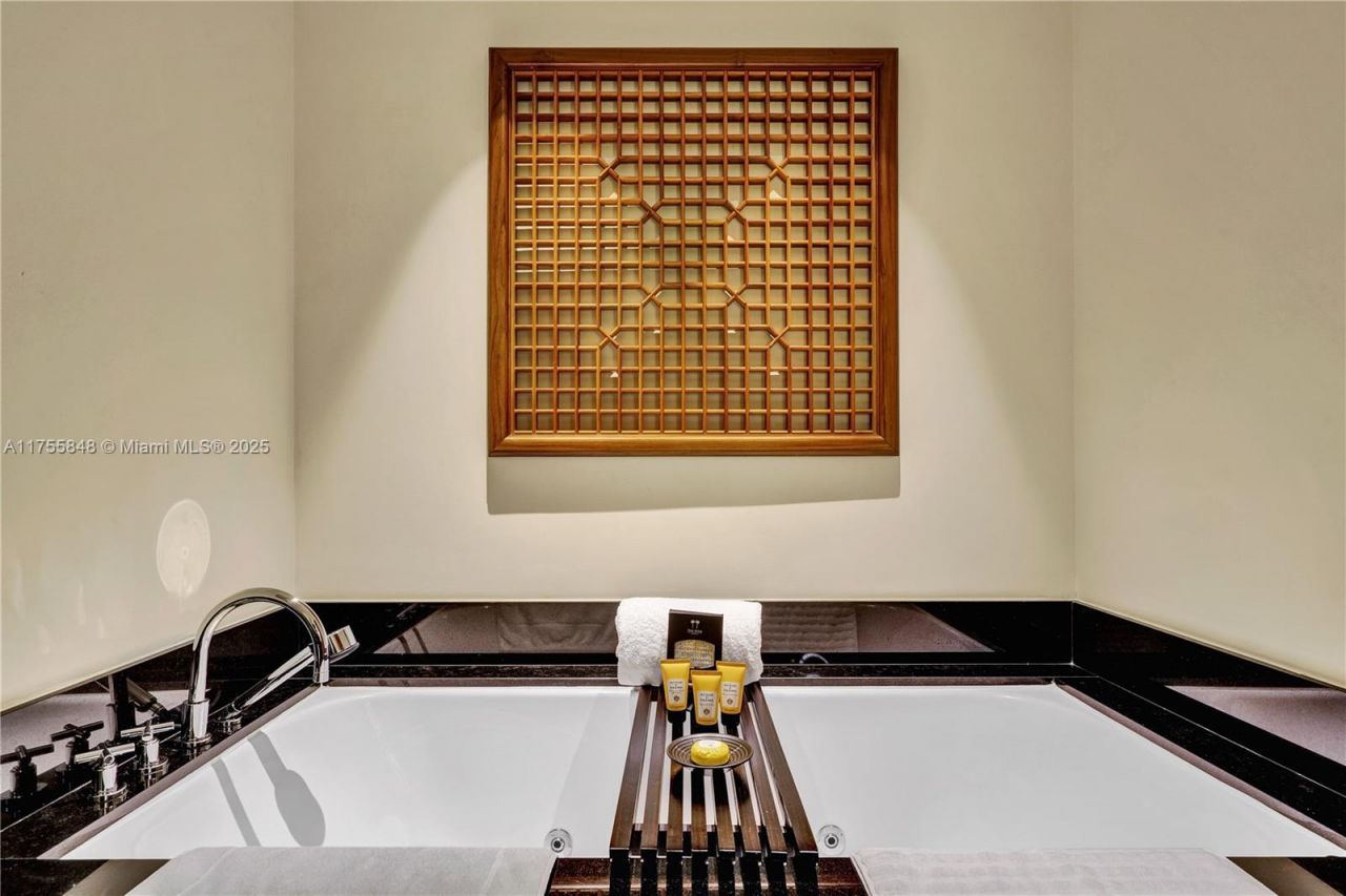 101 20, Unit 1803/5, Miami Beach, FL 33139 Photo