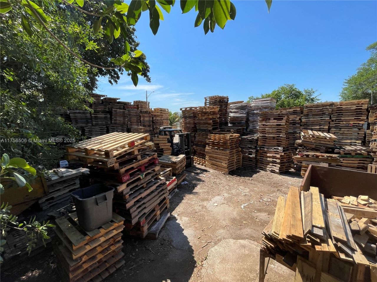 3013 NW 54th St, Miami, FL 33142 Photo