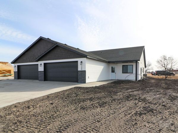 1406 Prairie Lane, Wahpeton, ND 58075