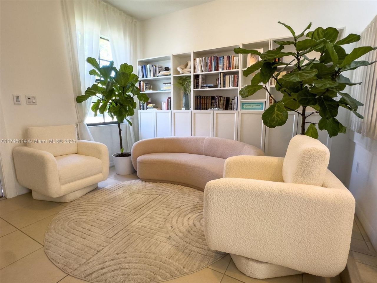 686 NE 191st Ter, Miami, FL 33179 Photo