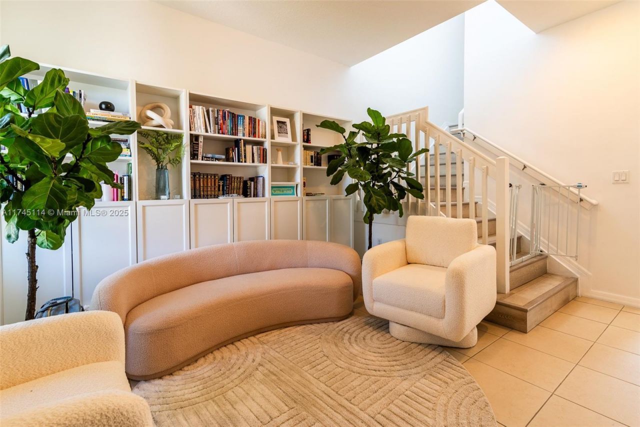 686 NE 191st Ter, Miami, FL 33179 Photo