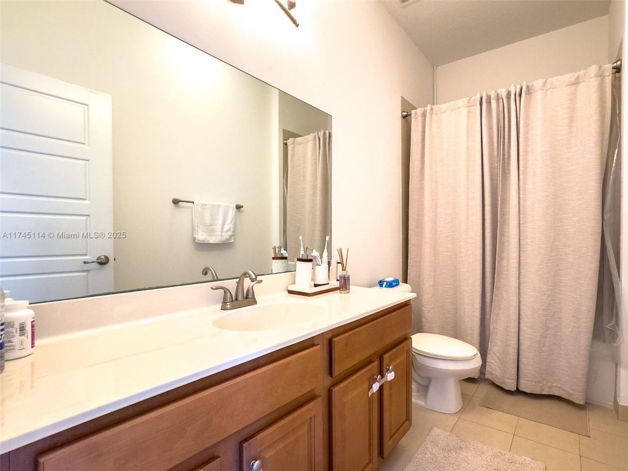 686 NE 191st Ter, Miami, FL 33179 Photo