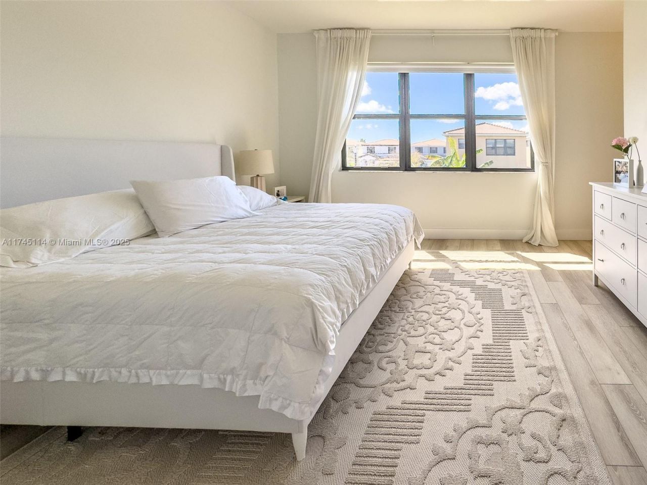 686 NE 191st Ter, Miami, FL 33179 Photo