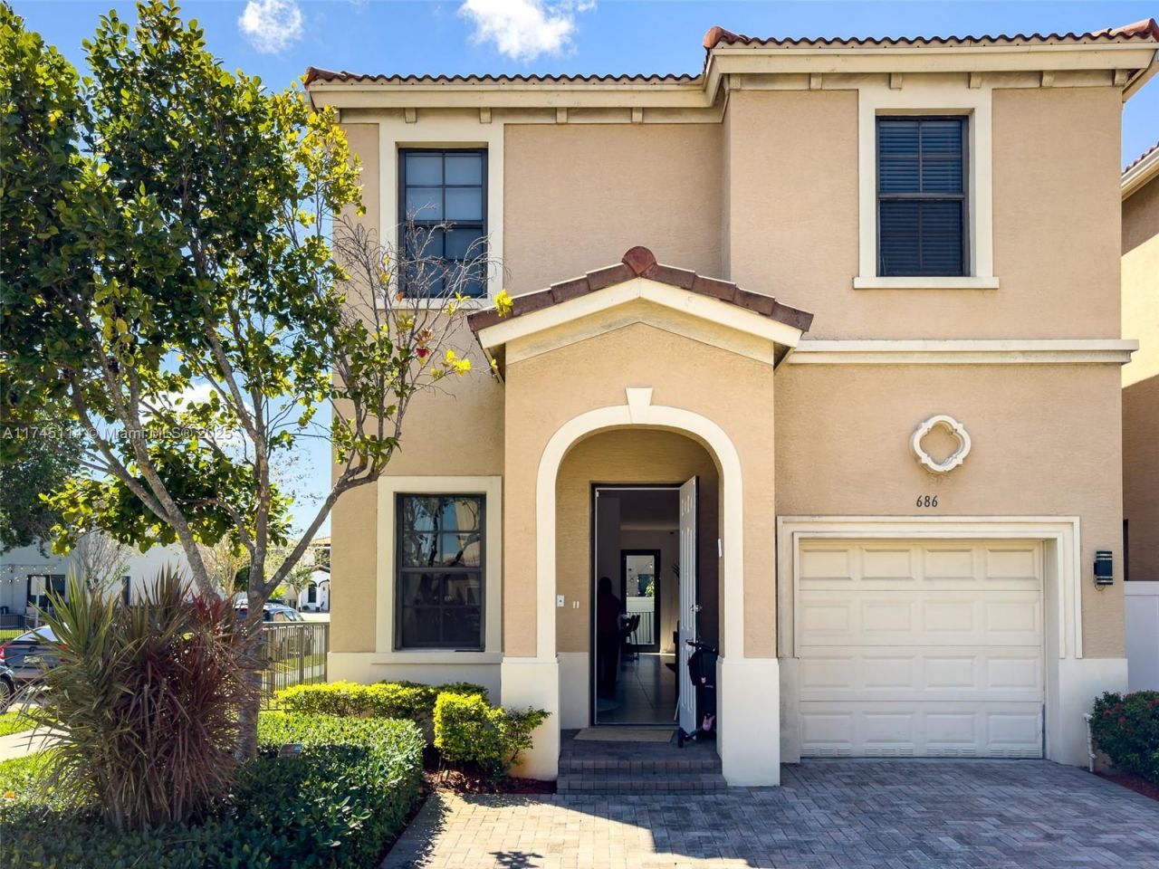 686 NE 191st Ter, Miami, FL 33179 Photo