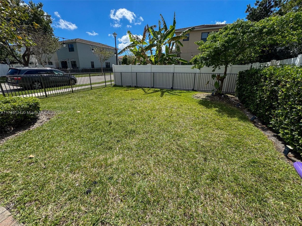 686 NE 191st Ter, Miami, FL 33179 Photo