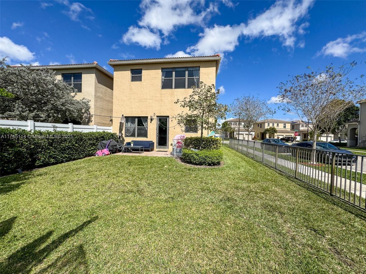 686 NE 191st Ter, Miami, FL 33179 Photo