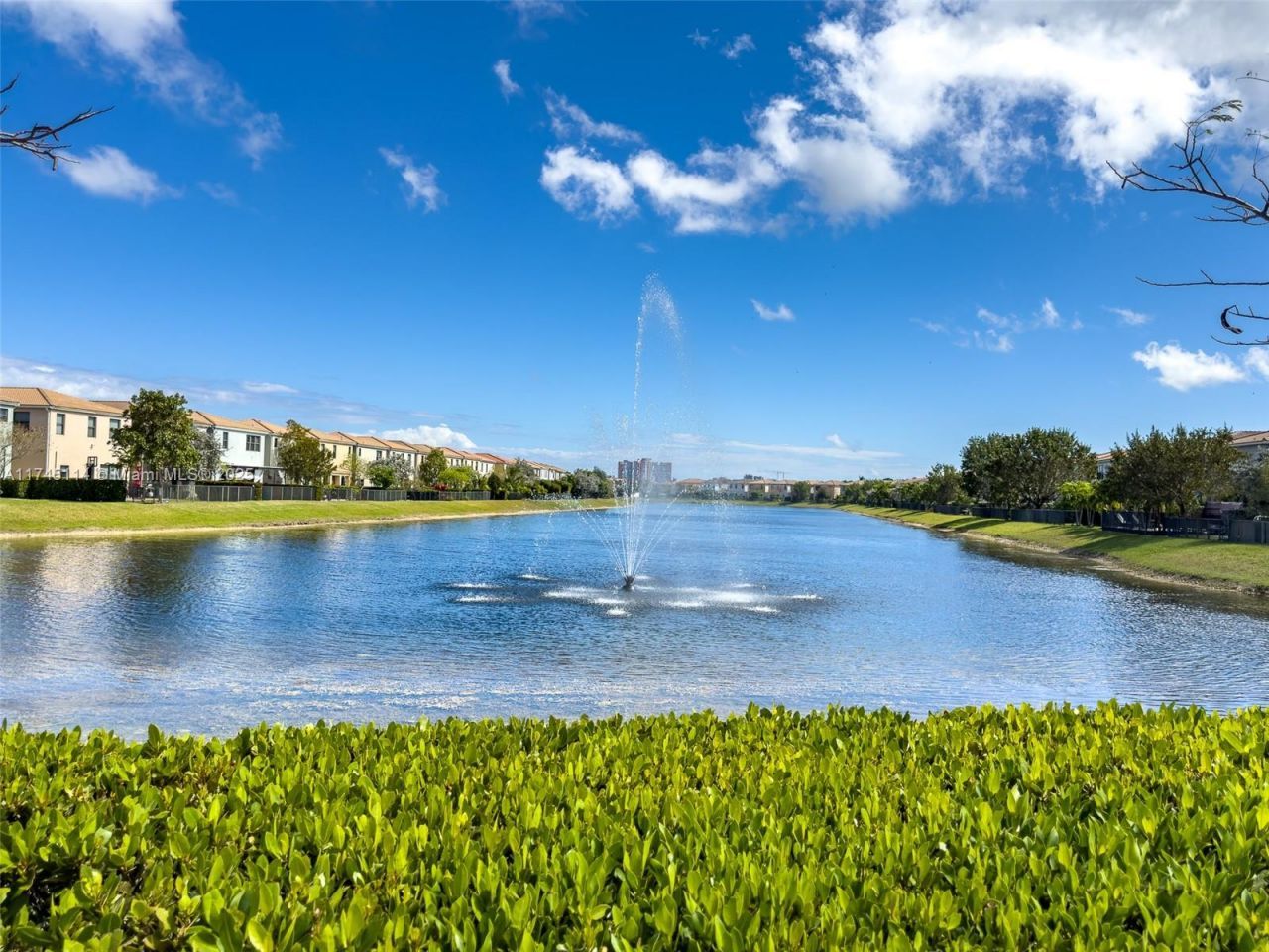 686 NE 191st Ter, Miami, FL 33179 Photo