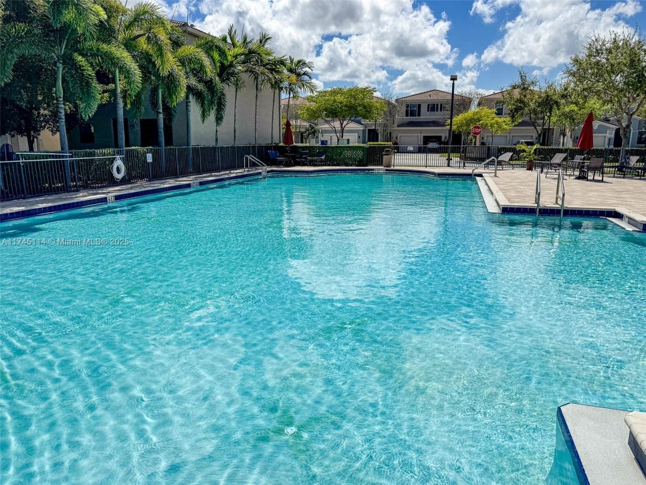 686 NE 191st Ter, Miami, FL 33179 Photo