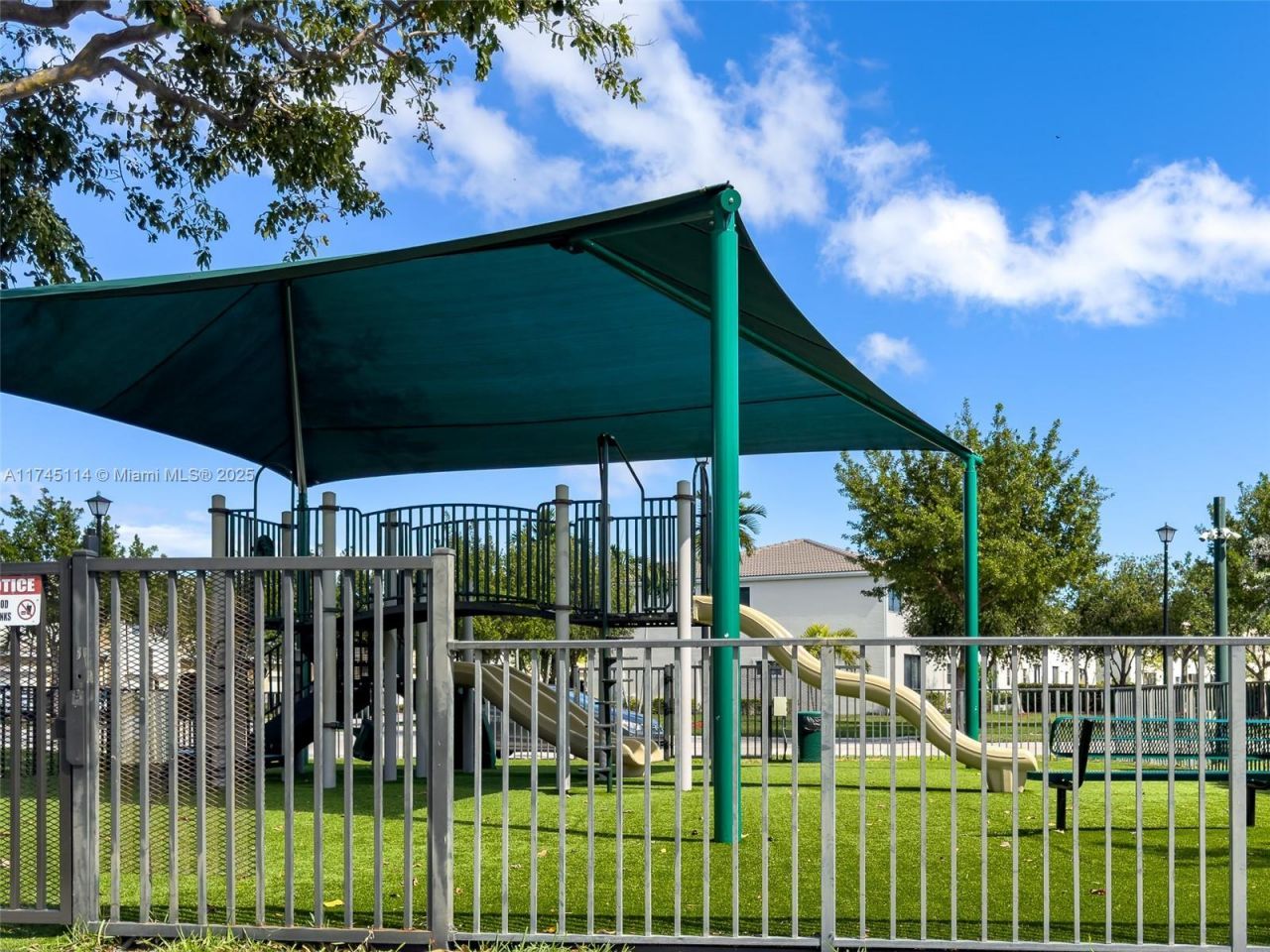 686 NE 191st Ter, Miami, FL 33179 Photo