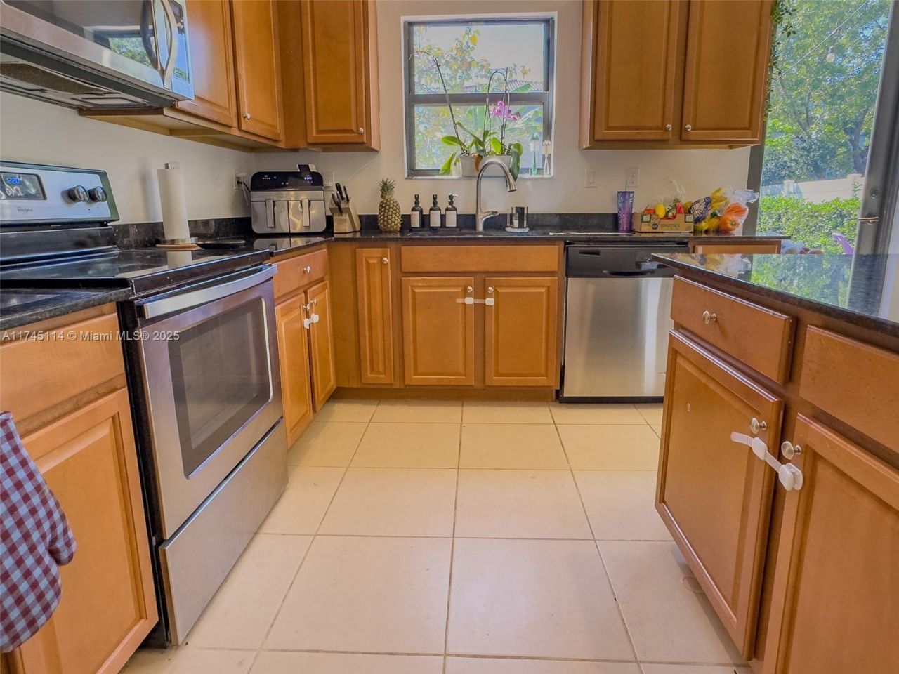 686 NE 191st Ter, Miami, FL 33179 Photo