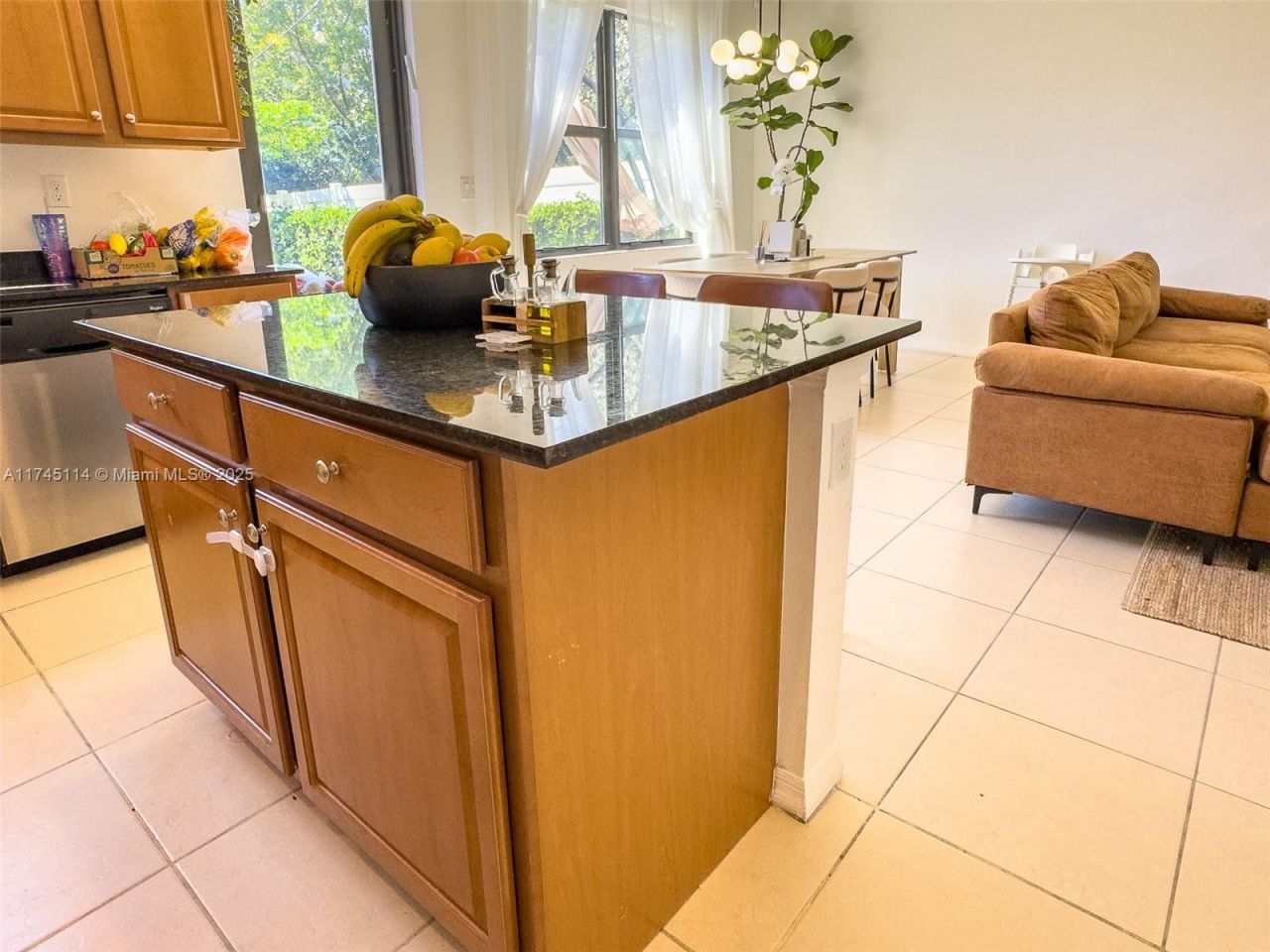 686 NE 191st Ter, Miami, FL 33179 Photo