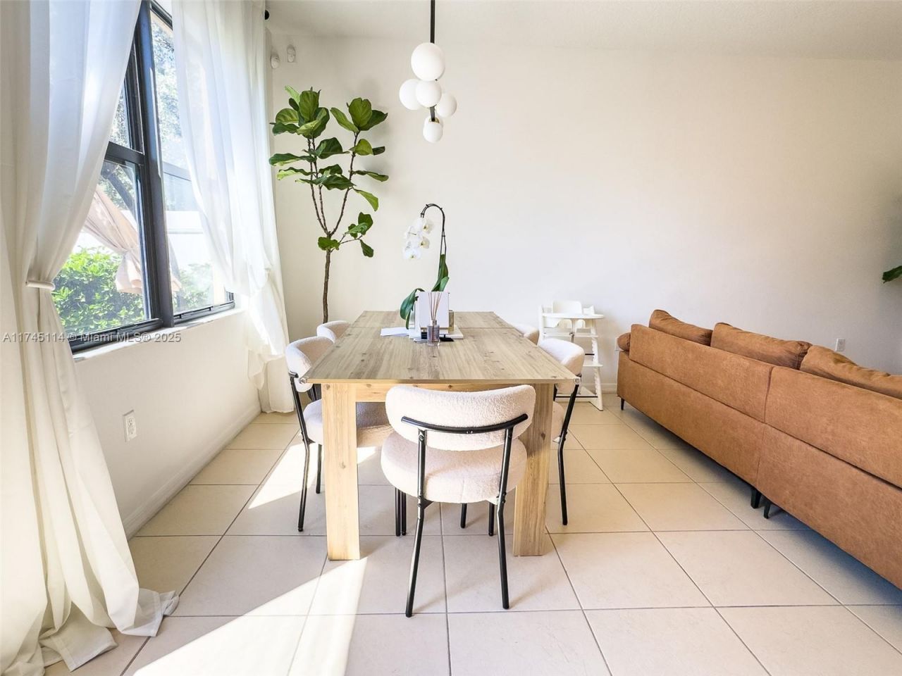 686 NE 191st Ter, Miami, FL 33179 Photo