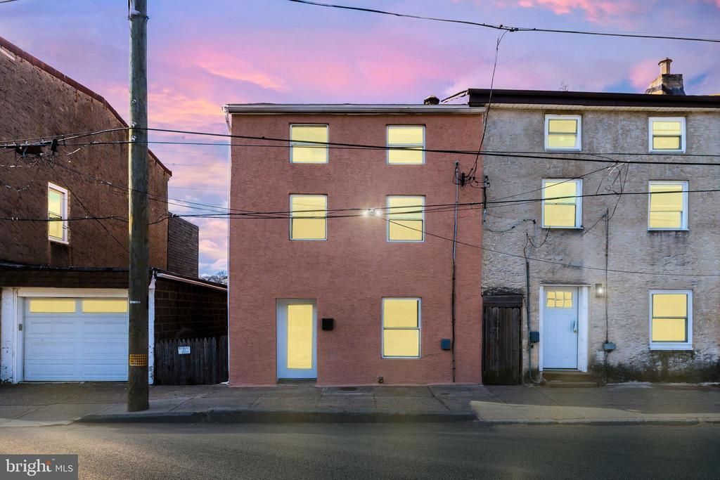 4664 Canton Street, Philadelphia, PA 19127 Main Photo