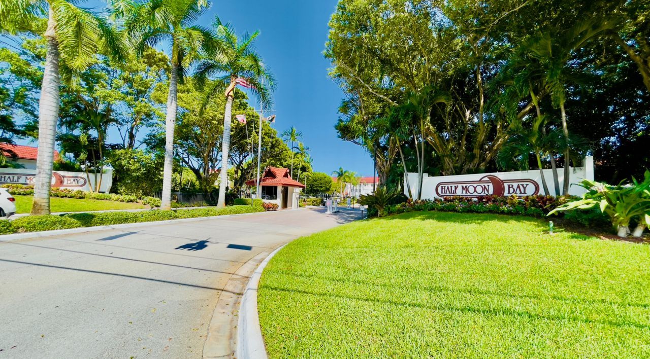 102 Half Moon Circle, Unit F2, Hypoluxo, FL 33462 Photo