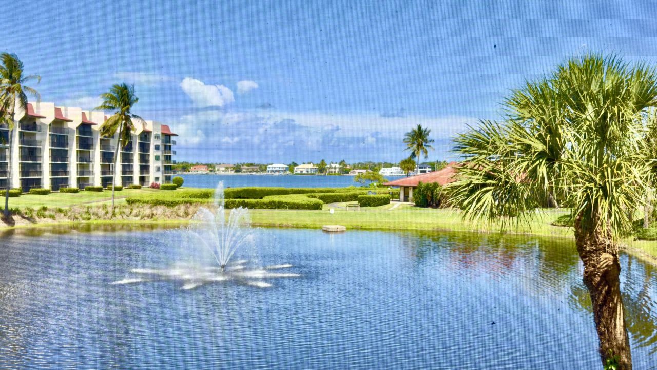 102 Half Moon Circle, Unit F2, Hypoluxo, FL 33462 Photo