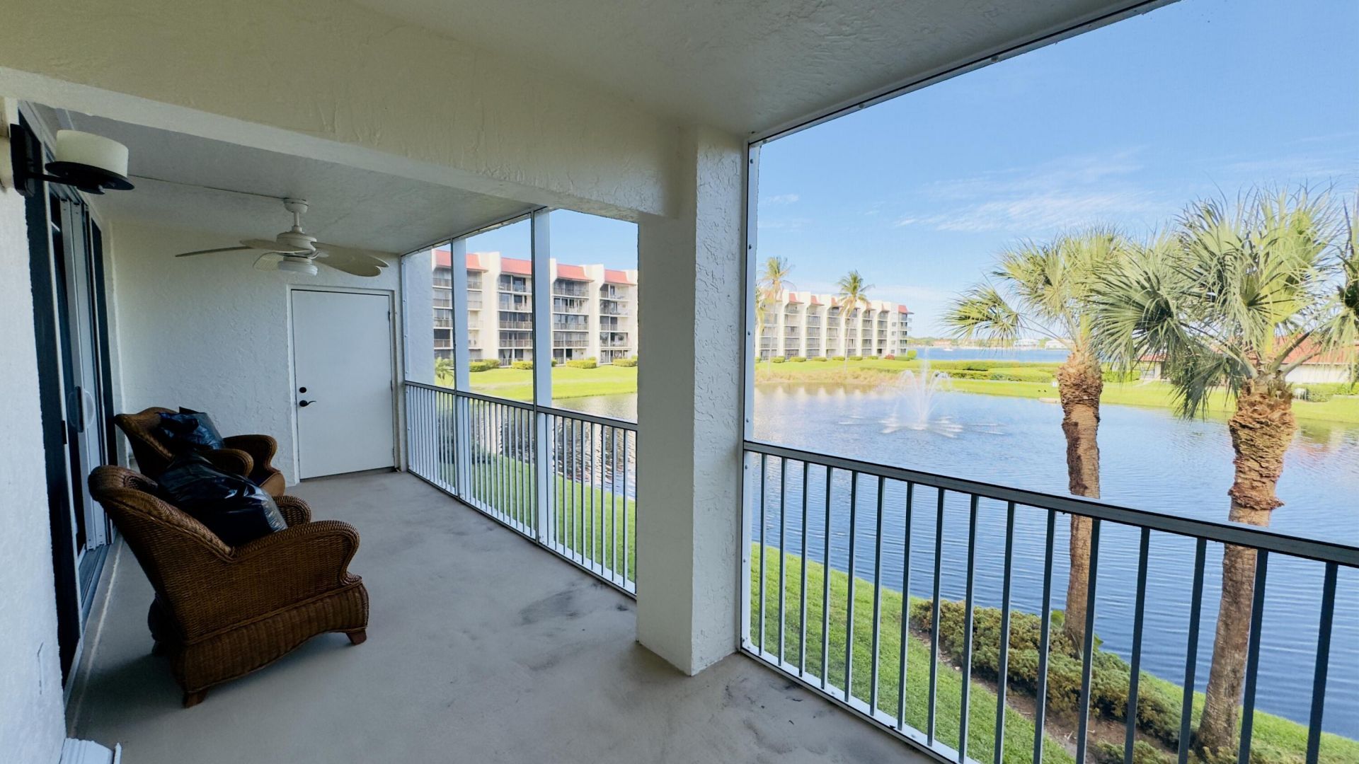 102 Half Moon Circle, Unit F2, Hypoluxo, FL 33462 Photo