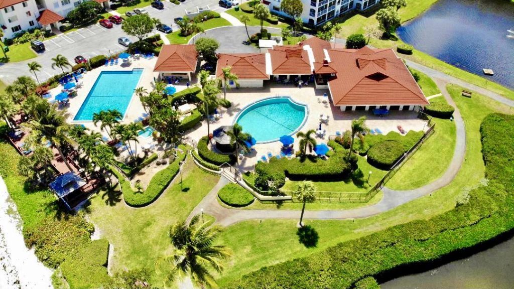 102 Half Moon Circle, Unit F2, Hypoluxo, FL 33462 Photo