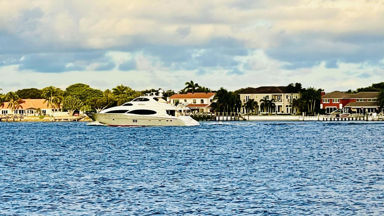 102 Half Moon Circle, Unit F2, Hypoluxo, FL 33462 Photo