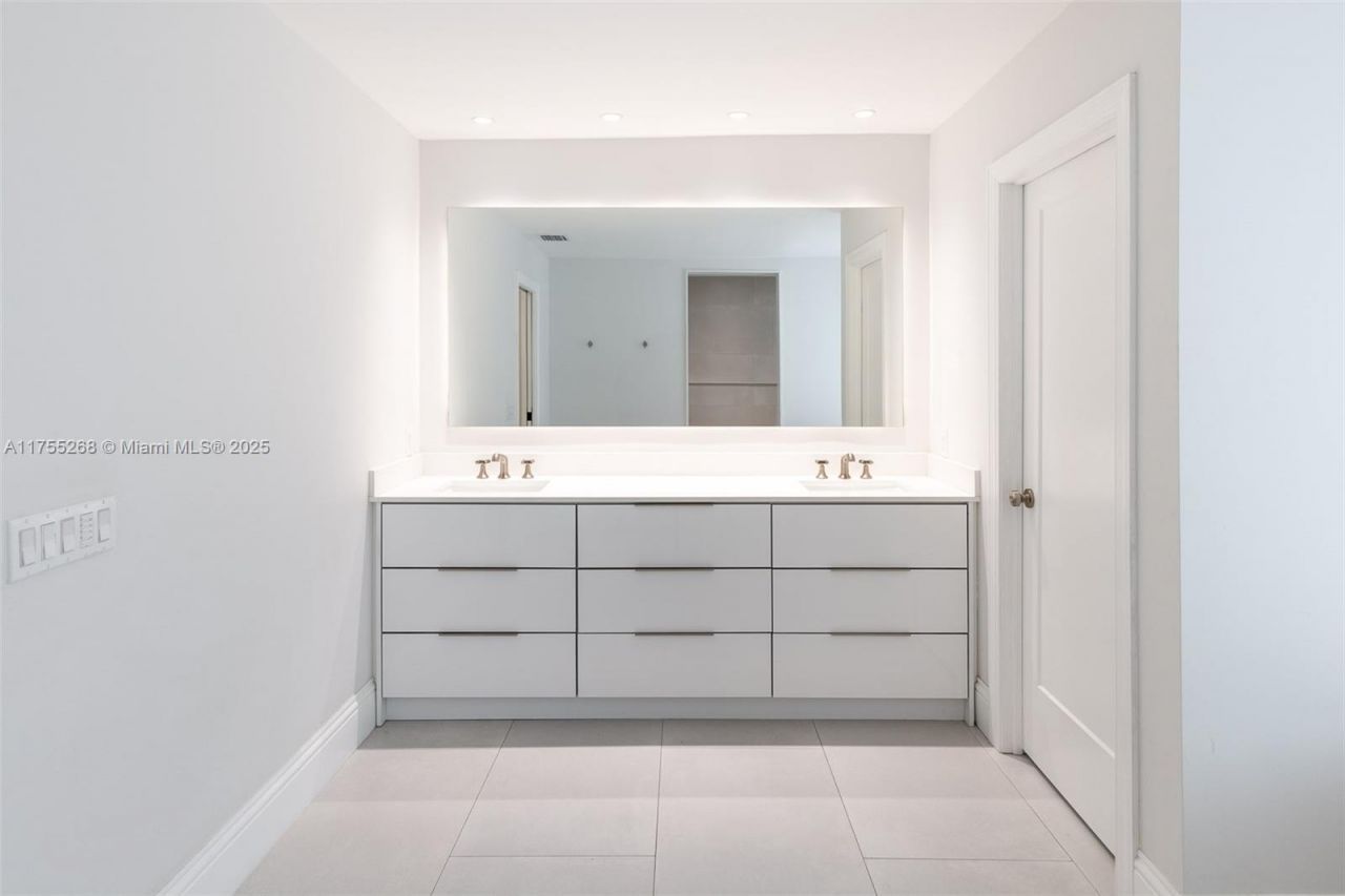 8513 SW 169 Ter, Palmetto Bay, FL 33157 Photo