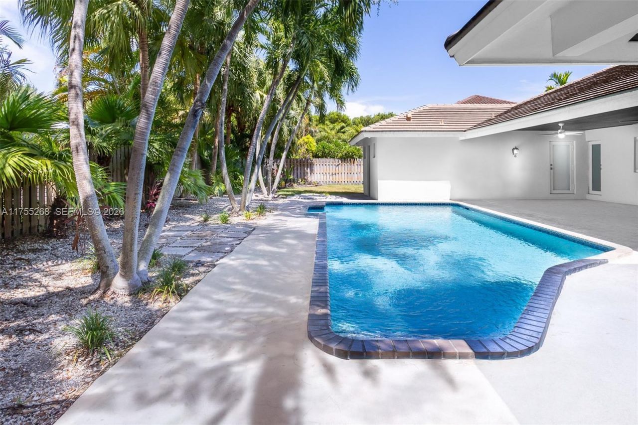 8513 SW 169 Ter, Palmetto Bay, FL 33157 Photo