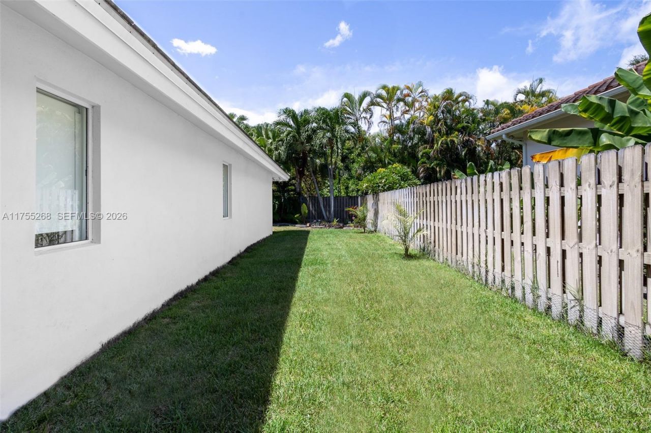 8513 SW 169 Ter, Palmetto Bay, FL 33157 Photo