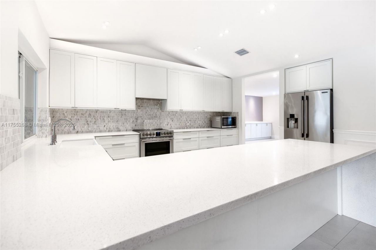 8513 SW 169 Ter, Palmetto Bay, FL 33157 Photo