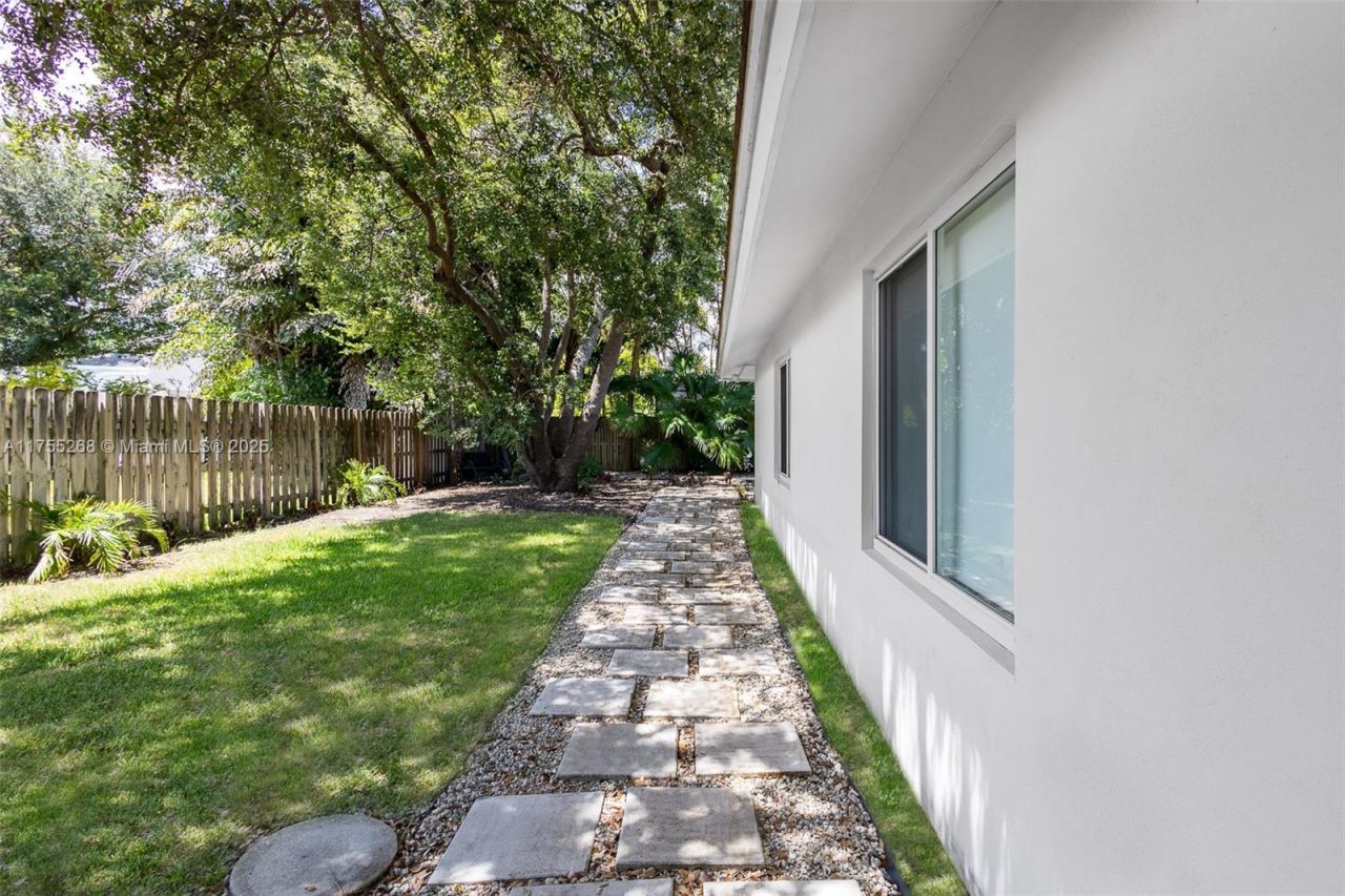 8513 SW 169 Ter, Palmetto Bay, FL 33157 Photo