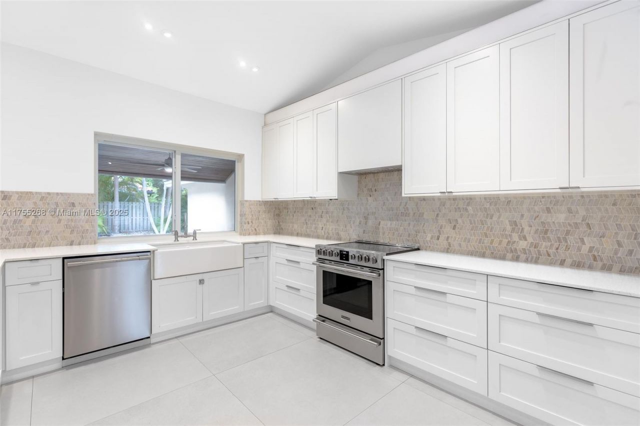 8513 SW 169 Ter, Palmetto Bay, FL 33157 Photo