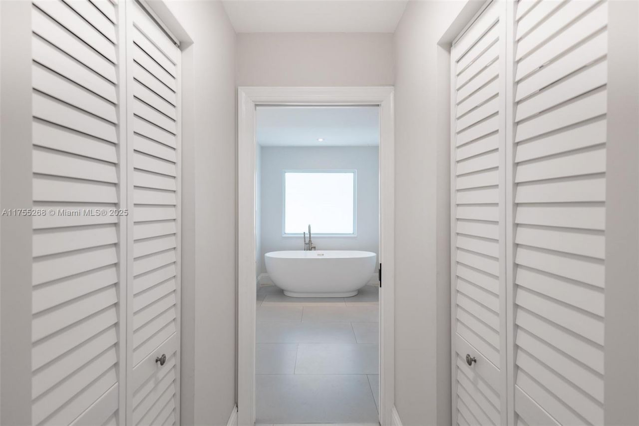 8513 SW 169 Ter, Palmetto Bay, FL 33157 Photo