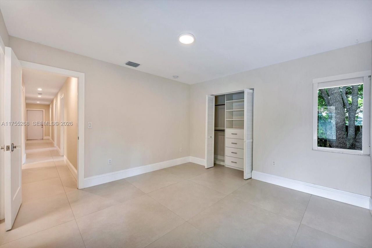 8513 SW 169 Ter, Palmetto Bay, FL 33157 Photo