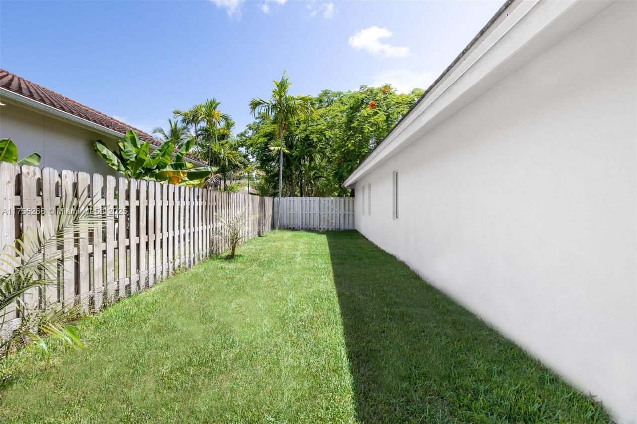 8513 SW 169 Ter, Palmetto Bay, FL 33157 Photo