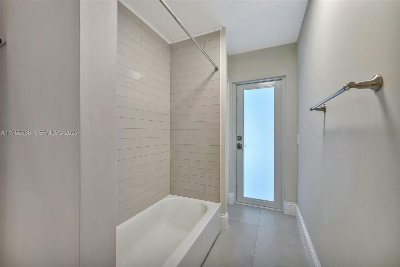 8513 SW 169 Ter, Palmetto Bay, FL 33157 Photo