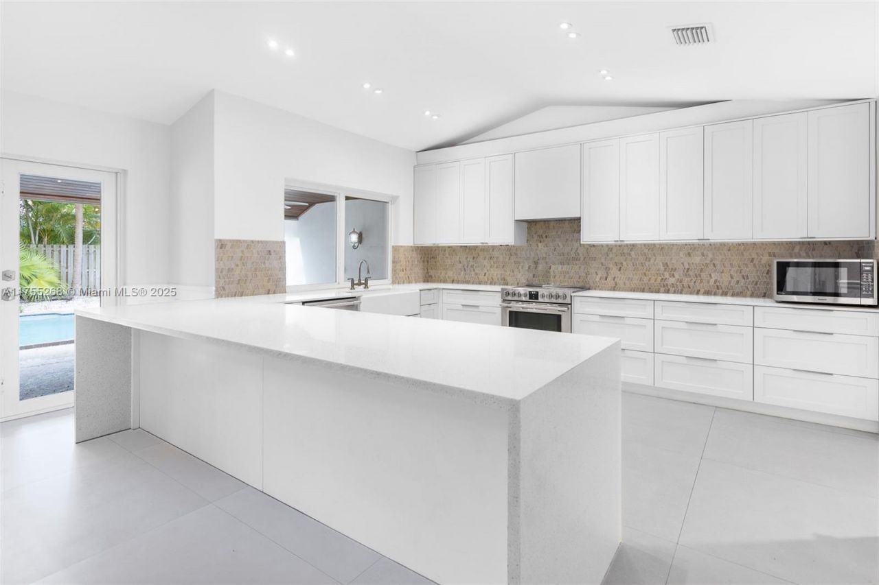 8513 SW 169 Ter, Palmetto Bay, FL 33157 Photo