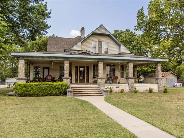 716 S Washington Street, Siloam Springs, AR 72761