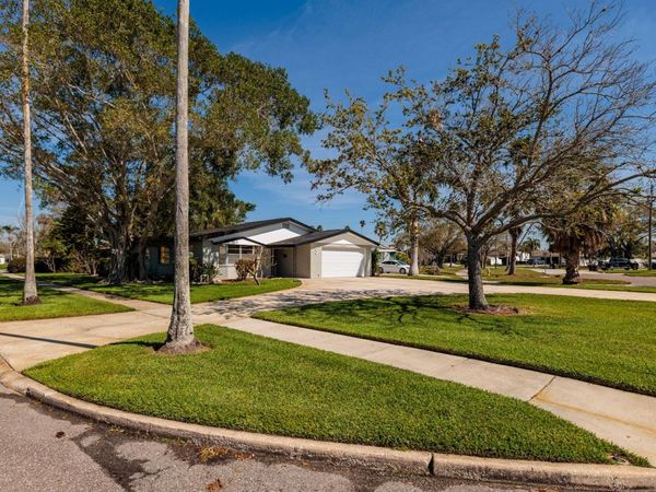 5500 BAYOU GRANDE BOULEVARD NE, ST PETERSBURG, FL 33703